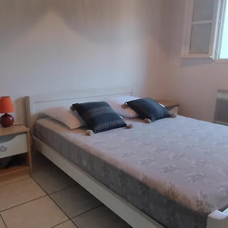 Maisonnette Avec Terrasse, Parking A 800m De La - Fr-1-778-36